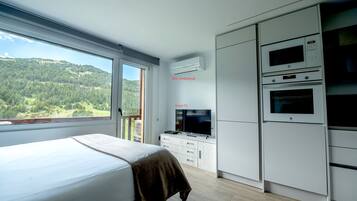 アイロン / アイロン台、WiFi (無料)、ベッドシーツ