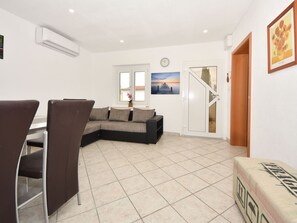 TV - Apartment Vili by Interhome (Novigrad (Zadar))
