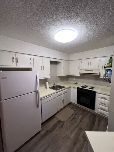 Condo with Golf, Pool and Tennis Courts. 
10 min to Pinehurst. 