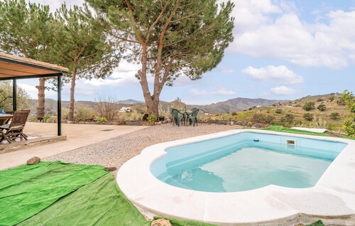 Awesome home in Sedella