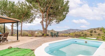 Awesome home in Sedella