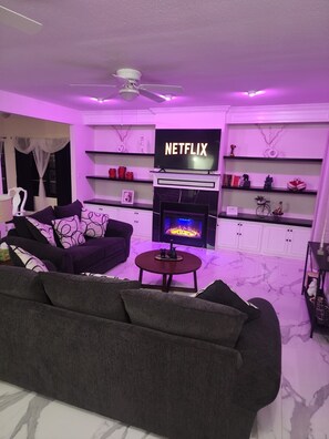 Smart TV, fireplace