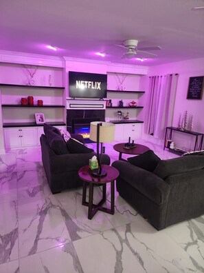Smart TV, fireplace - Lux Home, Laplace (LaPlace)