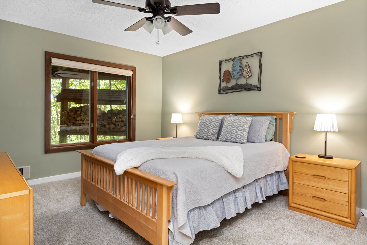 4 bedrooms, desk, iron/ironing board, travel crib