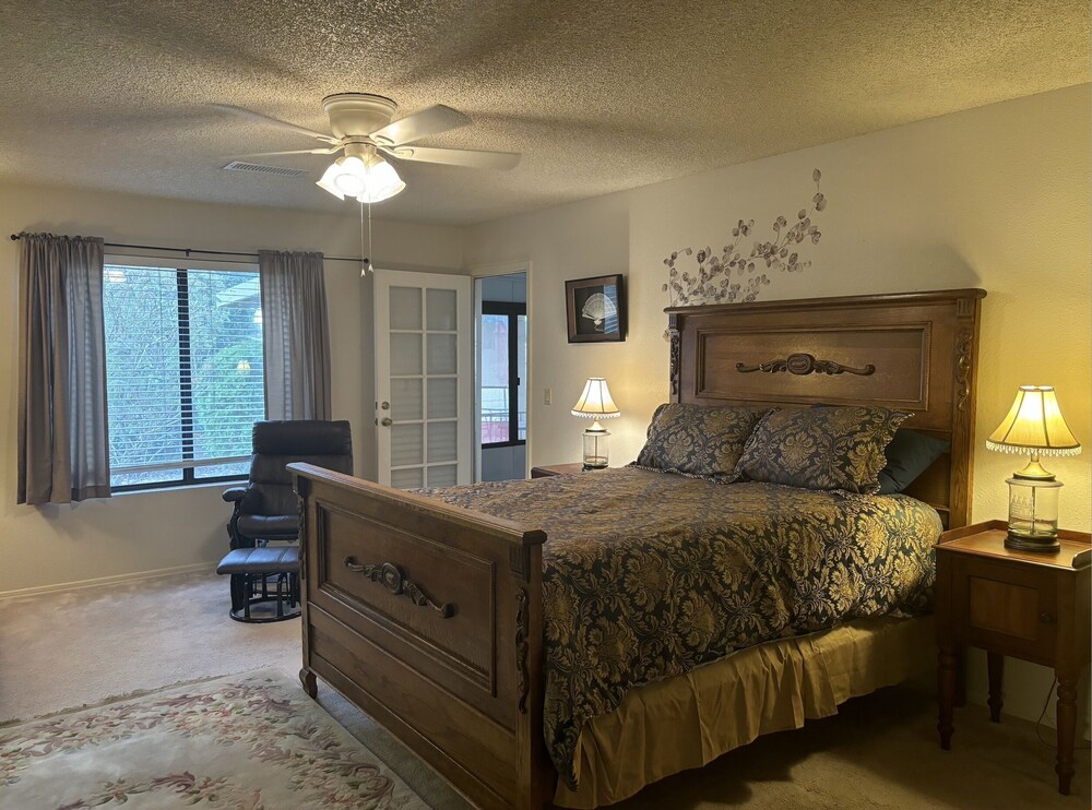 Charming 2bedroom house in Fountain of the Sun 55+ community. Great