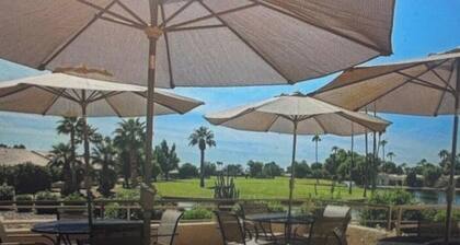 Charming 2-bedroom house in Fountain of the Sun 55+ community. Great amenities!