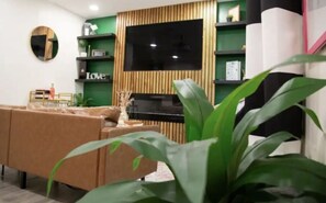 Interior - 15 min from airport zoo, State farm arena, Mercedez Benz Stadium, Aquarium, Shop (Atlanta)