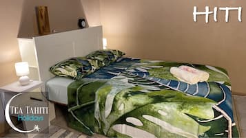 Quarto casal clássico, 1 cama Queen, banheiro privativo, no canto | Individualmente decorados, individualmente mobiliados