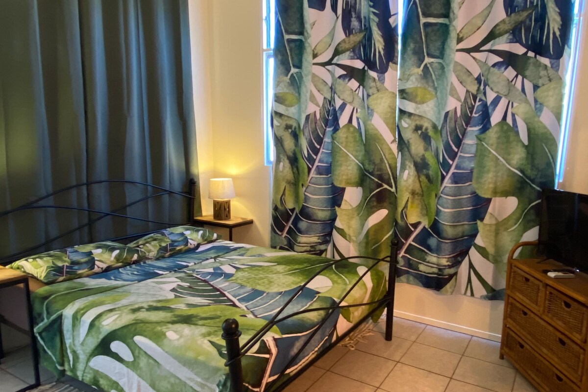 Fer et planche à repasser, Wi-Fi gratuit, décoration personnalisée