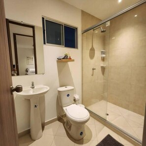 Dusche, Handtücher, Seife, Toilettenpapier