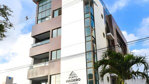 A modern multi-story building with a prominent logo for Porto Madeira Residence. - Apto a 300m da Praia de Intermares  (Cabedelo)