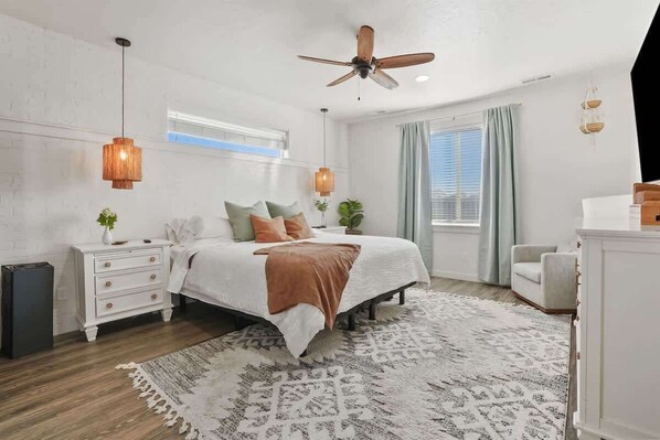 5 bedrooms, desk, iron/ironing board, travel cot