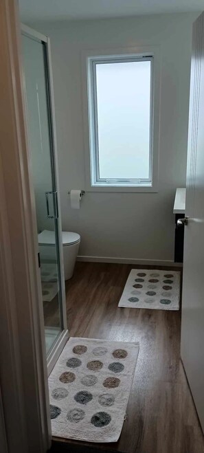 Bruser, hårtørrer, håndklæder, Sæbe