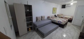 1 bedroom, WiFi, bed sheets