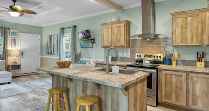 The Breezy Oak Bungalow ~ Rainbow Spring