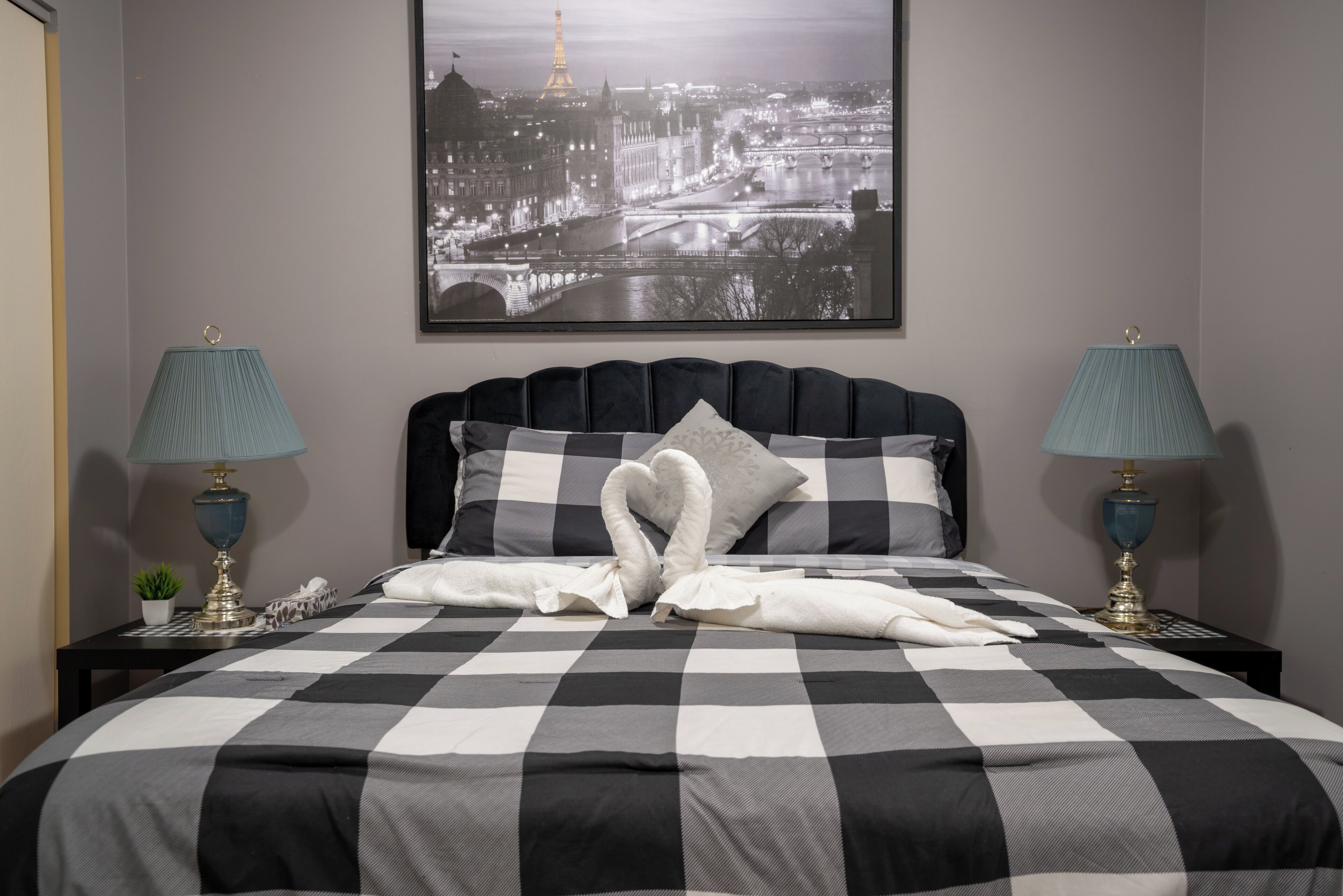 6 bedrooms, desk, free WiFi, bed sheets