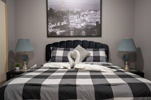 6 bedrooms, desk, free WiFi, bed sheets