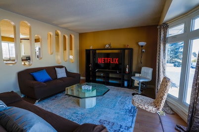 Spacious 5BR Edmonton Home | Sun Deck, Fenced Yard, Fast WiFi & Free Parking