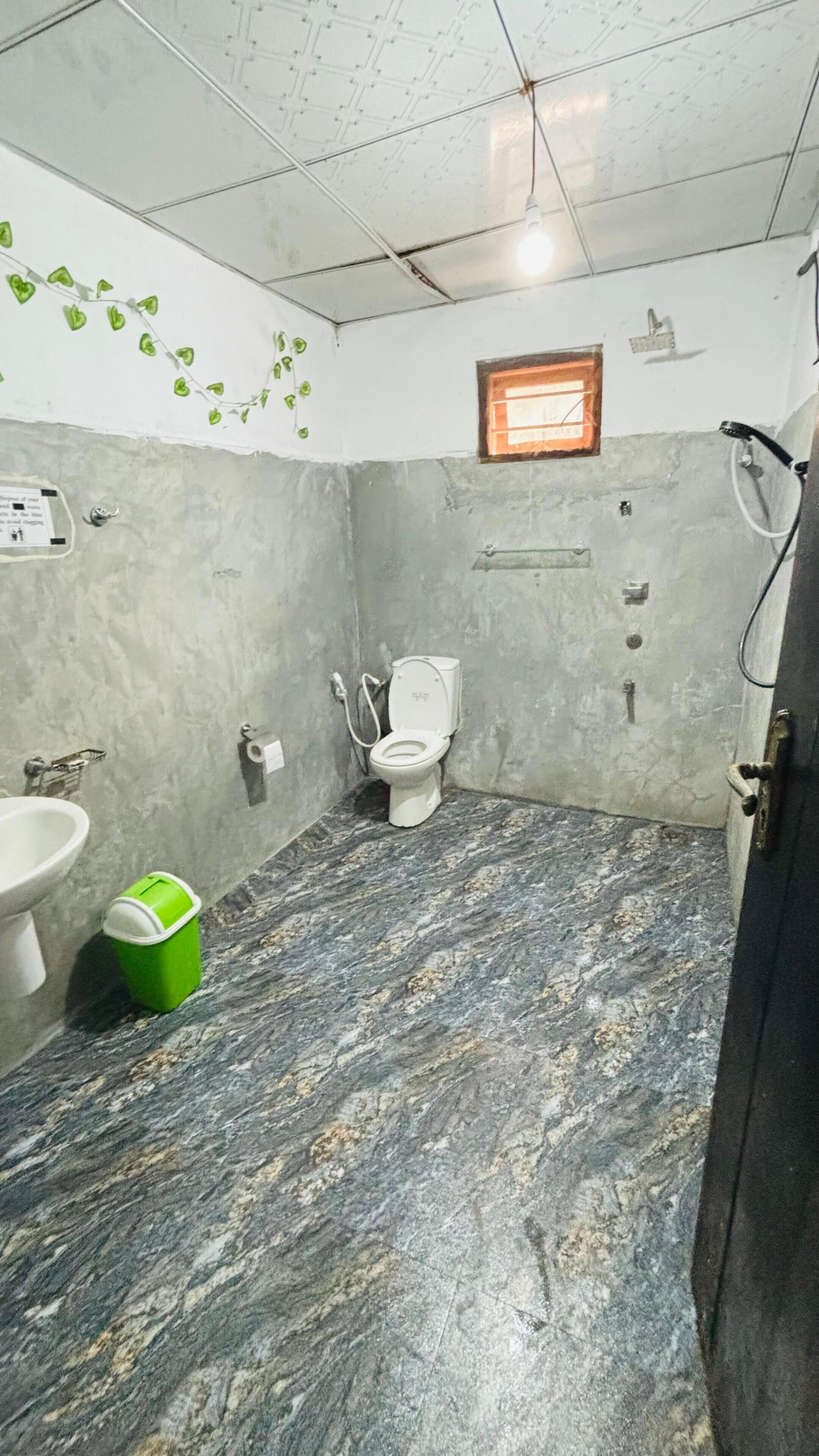 Family Room | Bathroom