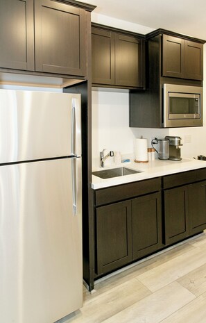Fridge, microwave, oven, coffee/tea maker