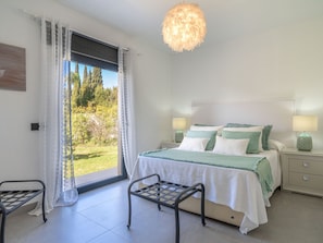 4 bedrooms, desk, iron/ironing board, WiFi - Ca na Saurina by Interhome (Crestatx)