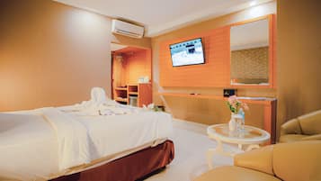 Kamar Double Deluks | Meja kerja, ruang kerja ramah laptop, dan Wi-Fi gratis