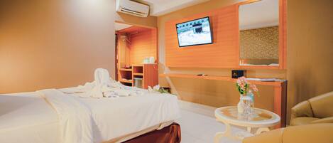 Bureau, espace de travail pour ordinateur portable, Wi-Fi gratuit