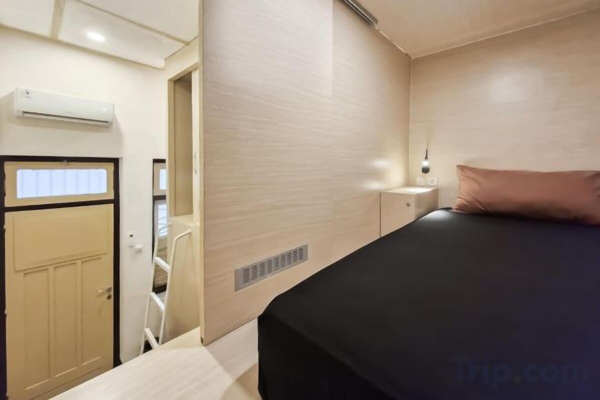 Bed in Bed in Dormitory Room 1 People Mixed (Mixed Gender)
