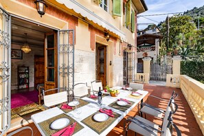 Outdoor dining - Casa Giovanni - Relax Among Greenery, Camaiore, Italy (Camaiore)