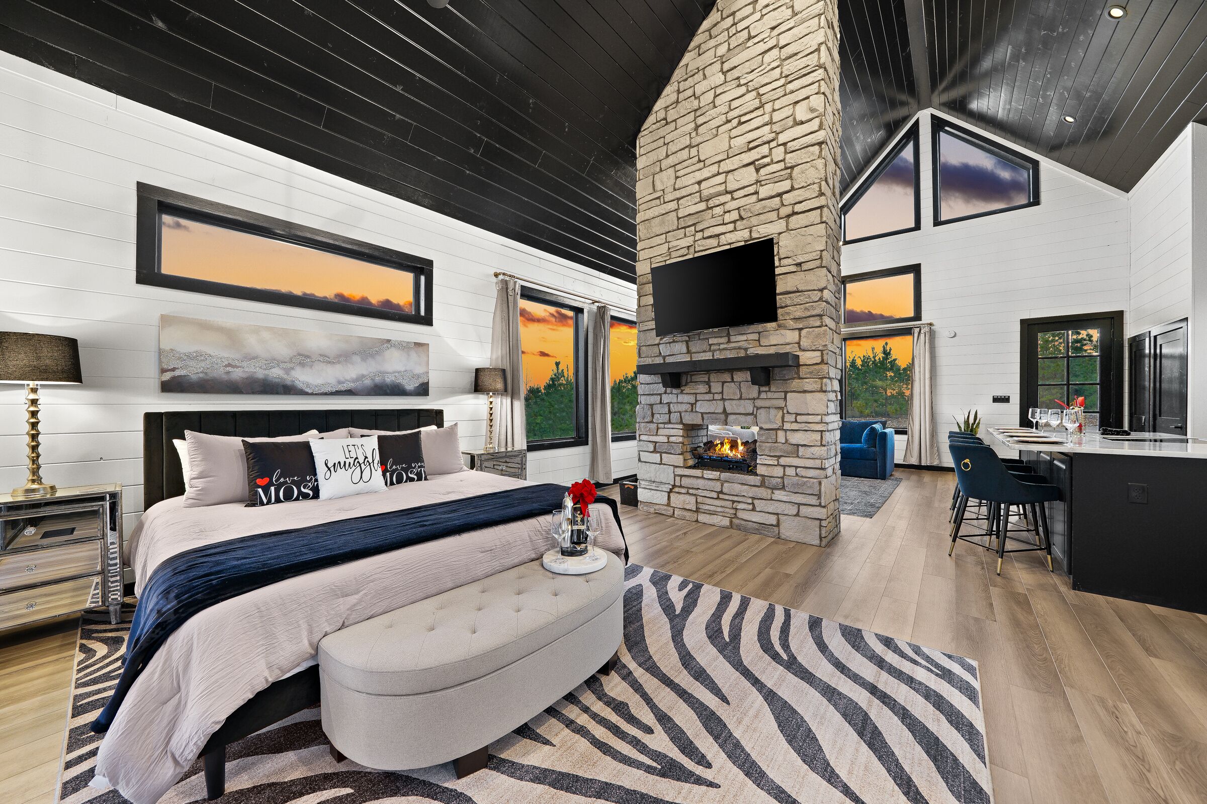 1 dormitorio, tabla de planchar con plancha, wifi y ropa de cama