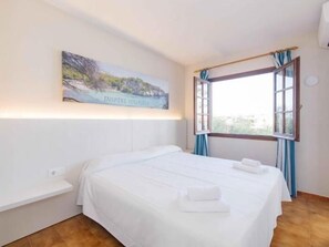 2 bedrooms, Internet, bed sheets - Siesta Mar Private Apartments 4 (Cala en Porter)