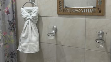 Toallas, jabón, papel de baño