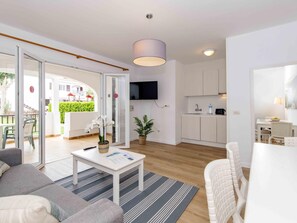 TV - Siesta Mar Private Apartments 17 (Cala en Porter)