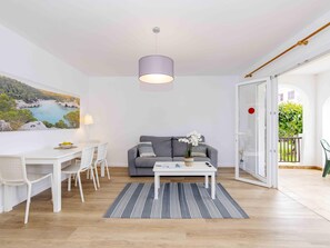 TV - Siesta Mar Private Apartments 17 (Cala en Porter)