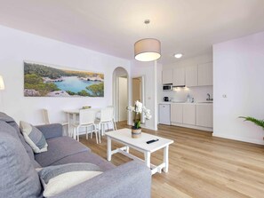 TV - Siesta Mar Private Apartments 96 (Cala en Porter)