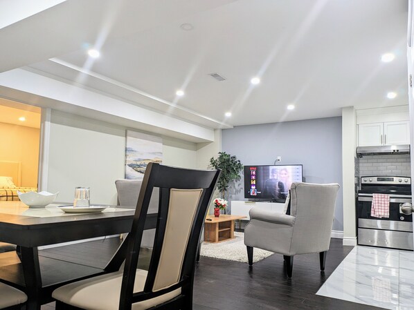 Dining - Stunning luxury Furnished 2Bedroom and 2Washroom private Basement Apartment (Brampton)