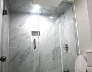Dusche, Handtücher, Seife, Shampoo