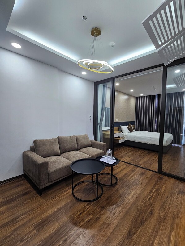 Habitación Confort doble de uso individual | Zona de estar | Smart TV de 40 pulgadas con canales digitales