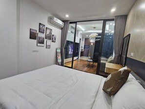 Habitación Confort doble de uso individual | Escritorio y espacio para trabajar con un portátil