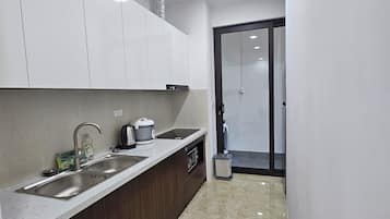 Basic Apartment | Private kitchen | Fridge, microwave, stovetop, rice cooker