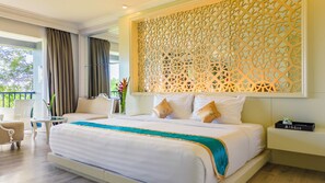 Primary Ocean & Golf View | 高档床上用品、迷你吧、办公桌、笔记本电脑工作区