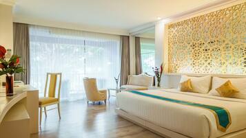 Deluxe Golf View (King/Twin) | Seprai premium, minibar, meja kerja, dan ruang kerja ramah laptop