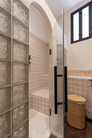 Exclusive Villa, 3 Bedrooms, Fireplace, Valley View | Bathroom | Shower, free toiletries, hair dryer, towels - Panoramic Paradise 3BR Overlooking SMA (San Miguel de Allende)