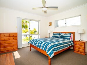 4 quartos, ferros/tábuas de passar roupa, Wi-Fi, roupa de cama