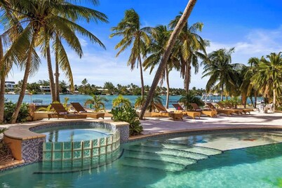 Pieces of Eight LUXE 6BR Rum Point Villa