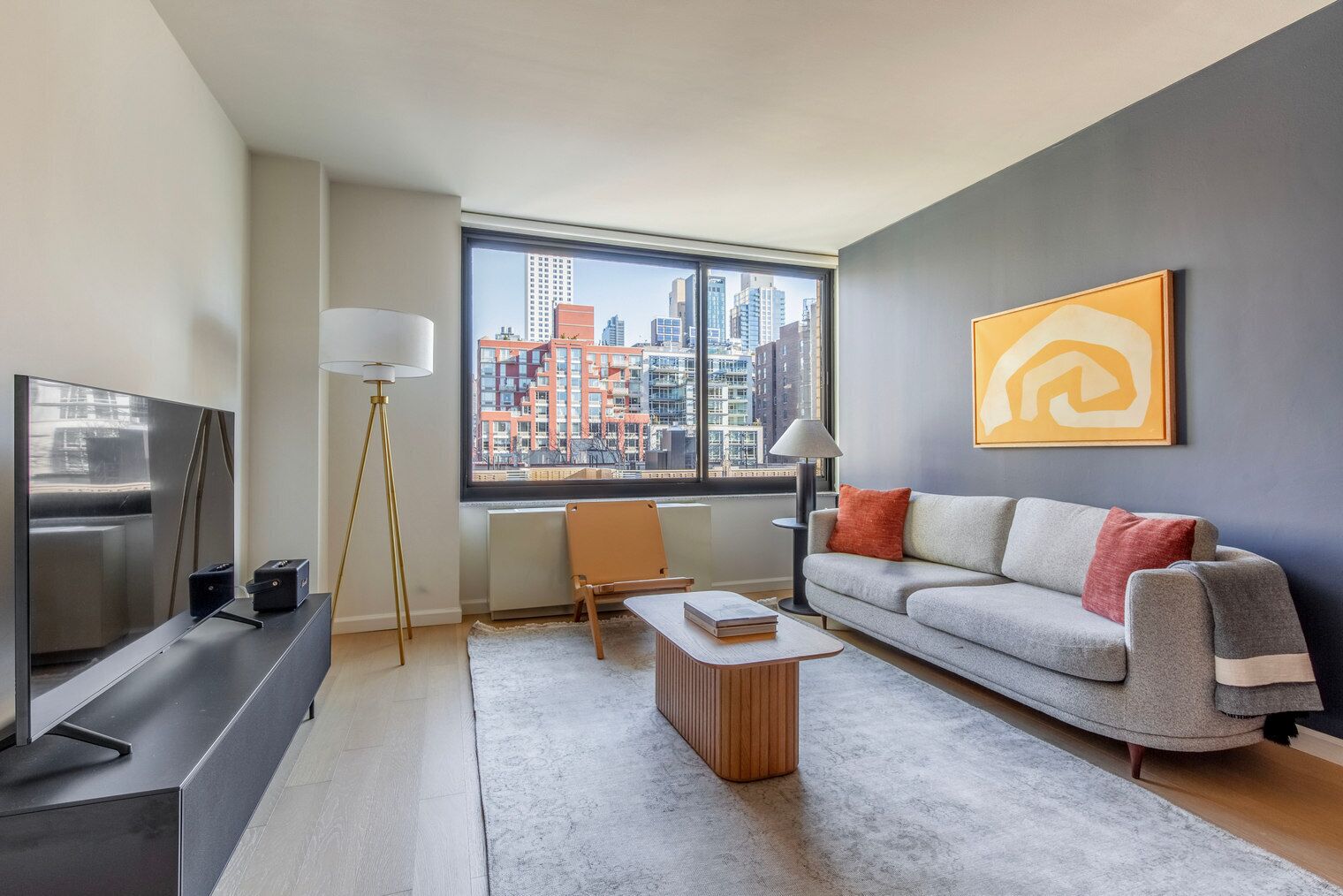 Deluxe Chelsea 1BR w/ Doorman & Gym, nr Attractions, by Blueground