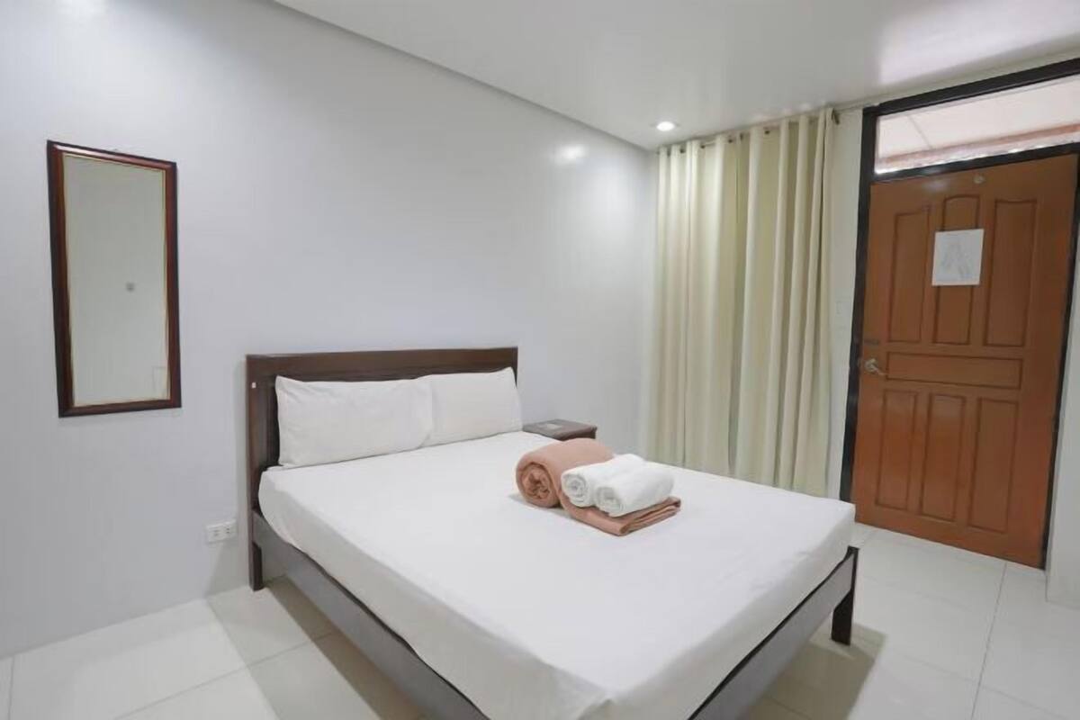 Desk, WiFi (free), bed sheets