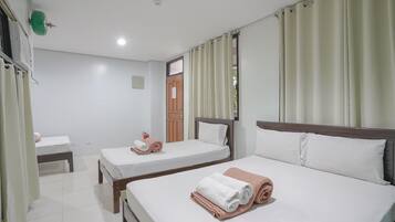 Family Room, Multiple Beds, City View