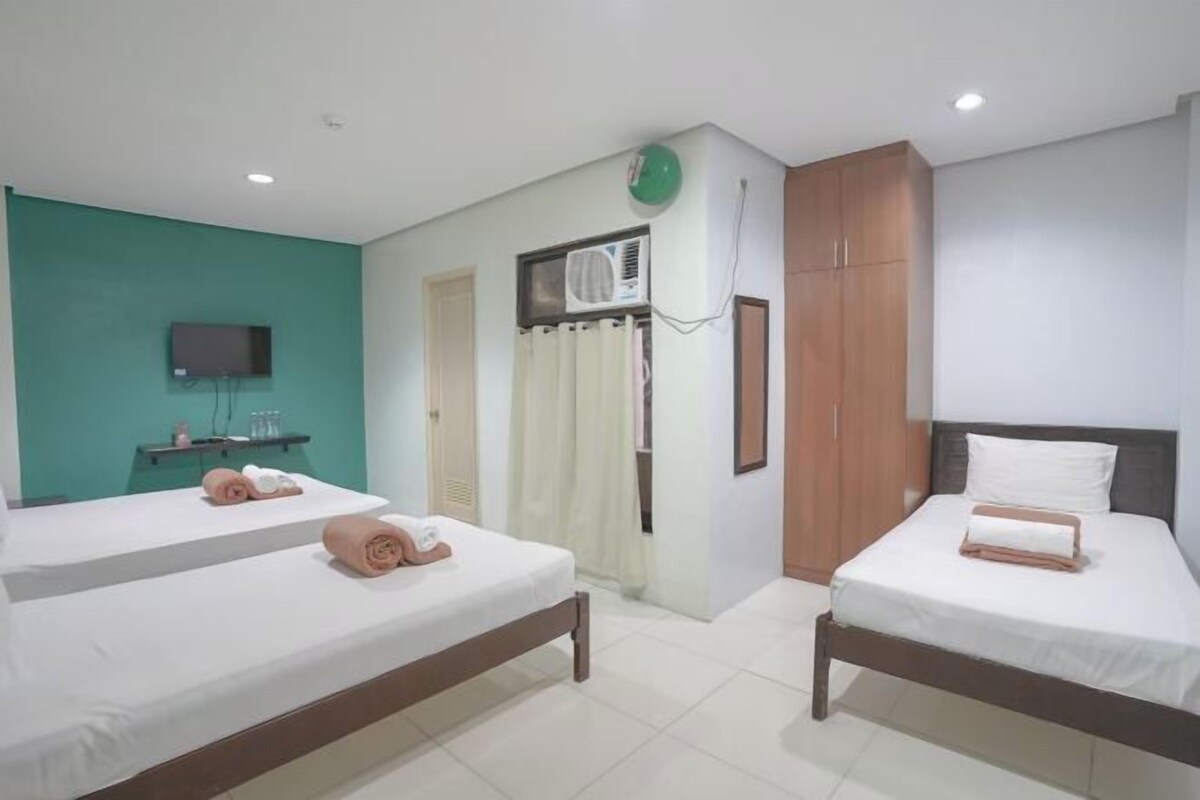Desk, WiFi (free), bed sheets