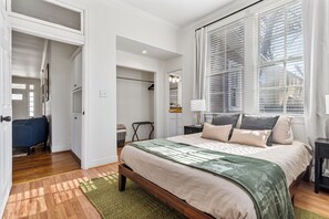 3 عدّة غرف نوم ومكواة/لوح كي وواي فاي مجانًا وملاءات أسرّة